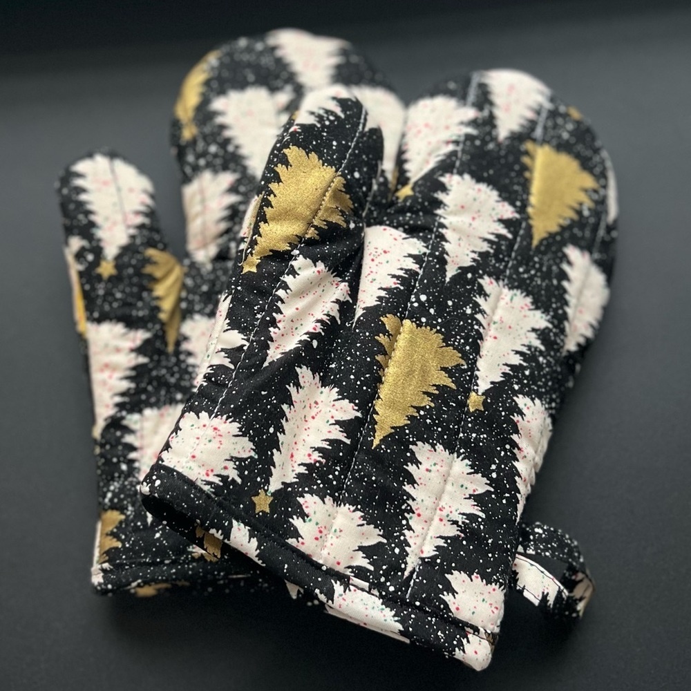 Handmade Oven Mitts Christmas theme